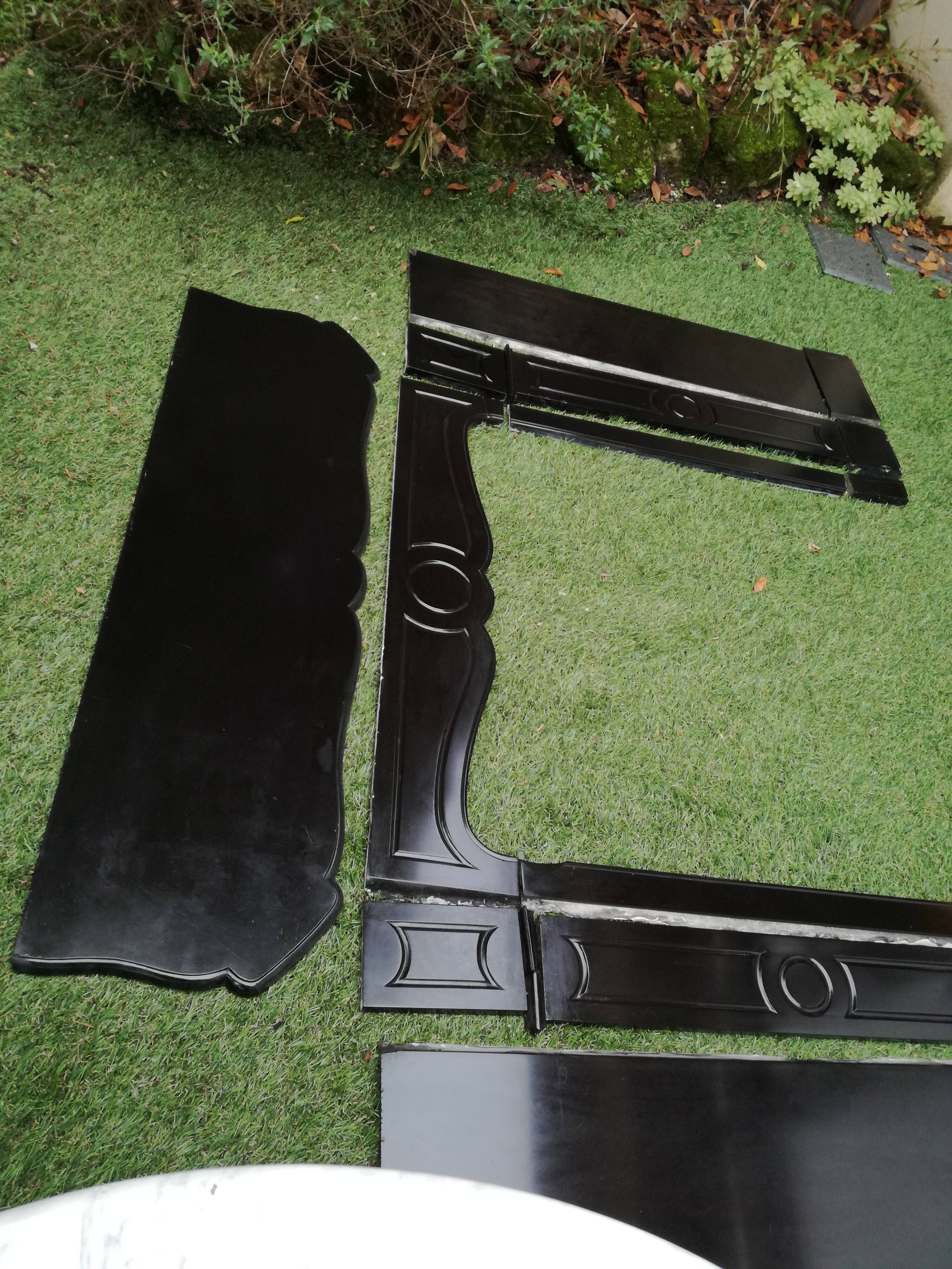 Pompadour fireplace in black marble nineteenth century.