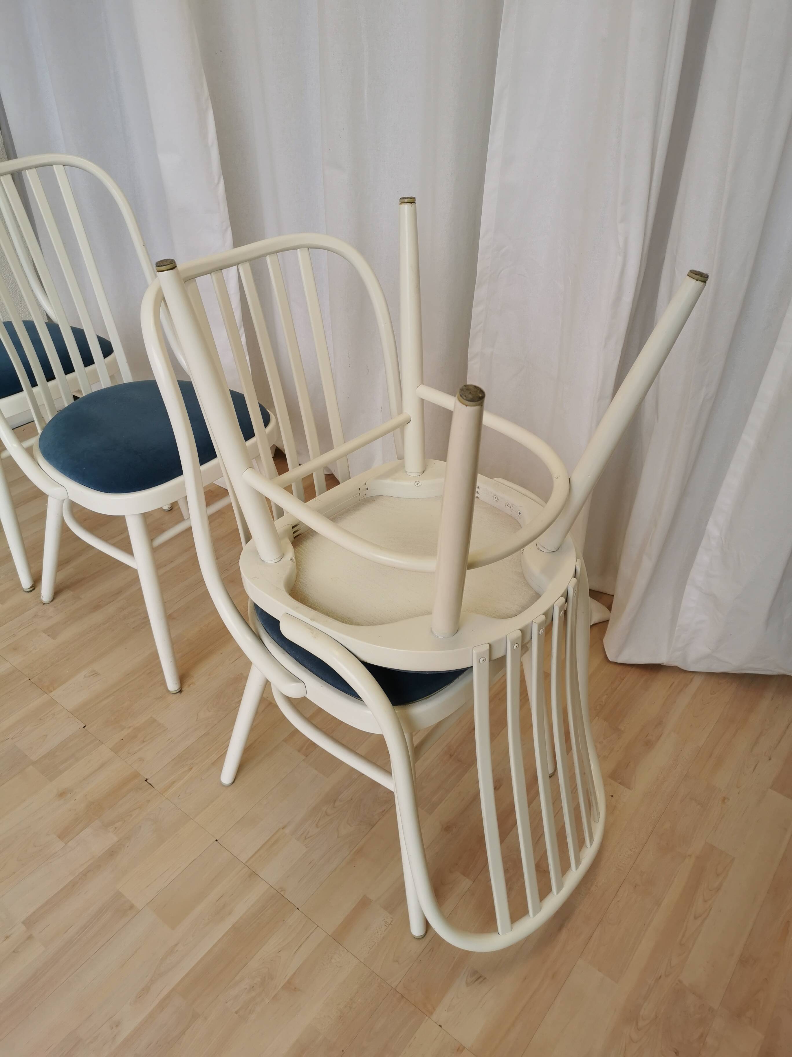 Set of 4 Vintage Bentwood White Dining Chairs in Ligna Style wit Blue Seat