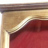 Wall showcase for collections