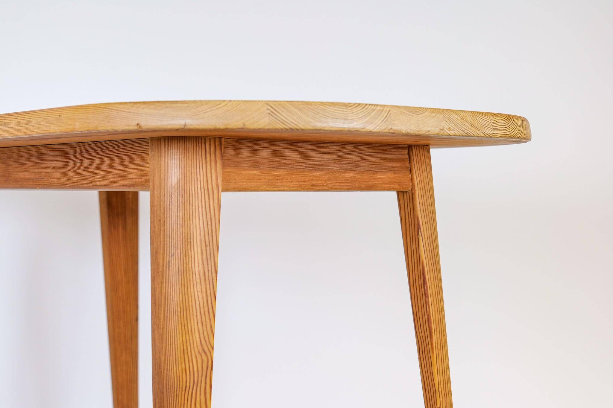 Table basse en pin du milieu du siècle par Carl Malmsten, Suède, années 1940