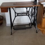 Singer's sewing machine foot console