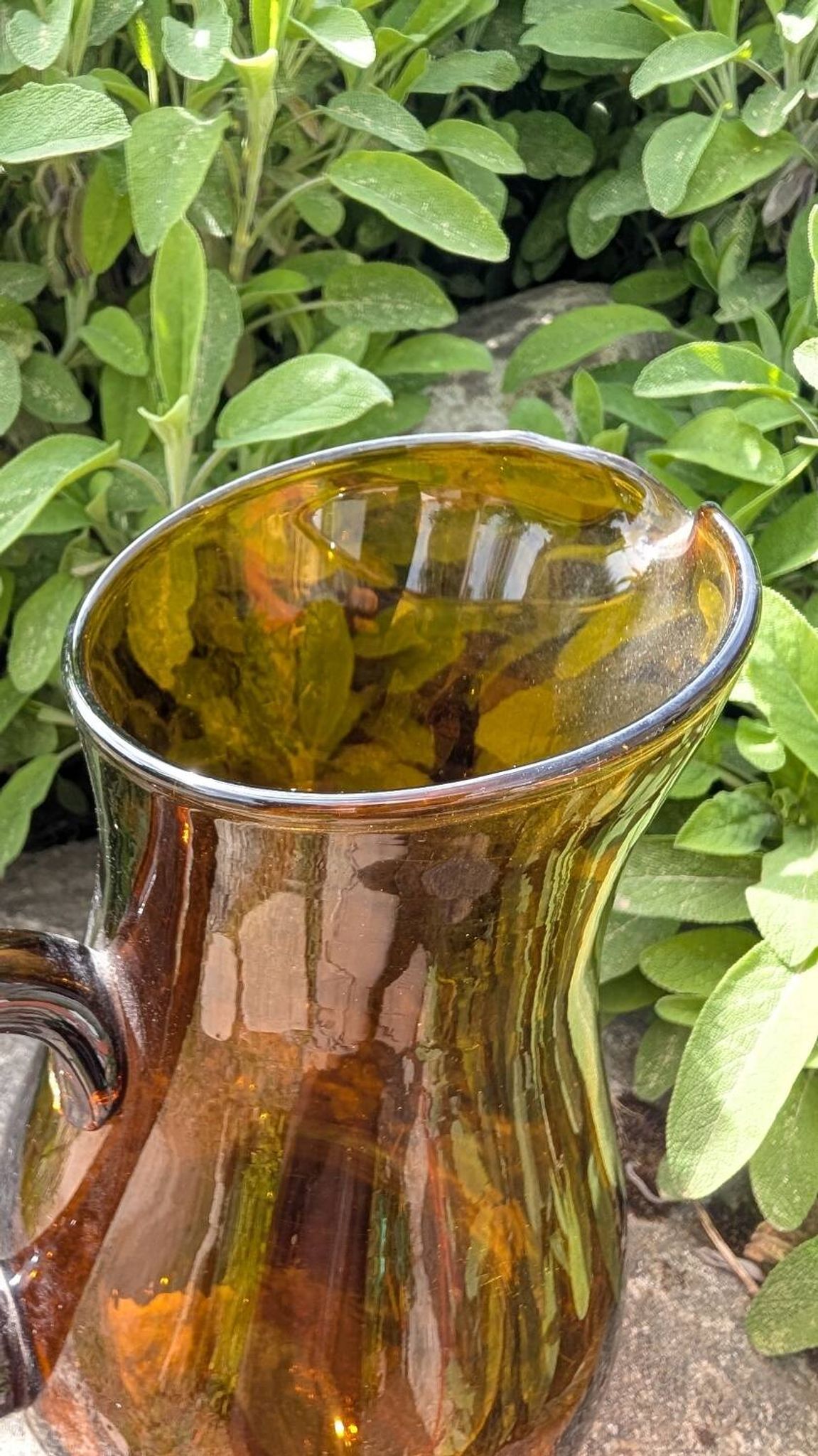 Pichet en verre ambré 60's