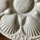 4 assiettes à huîtres en barbotine blanche
