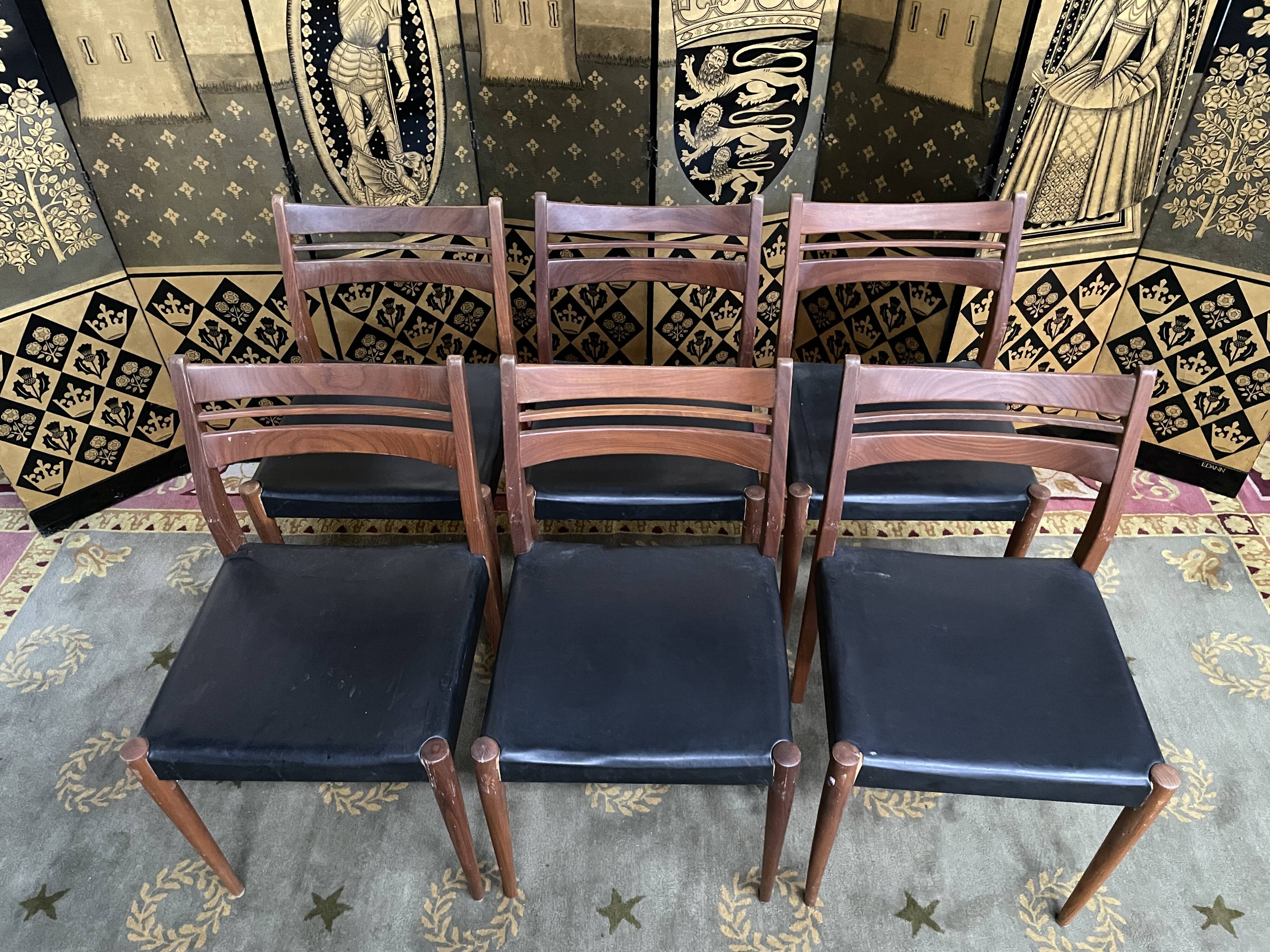 6 Scandinavian chairs in black Skaï