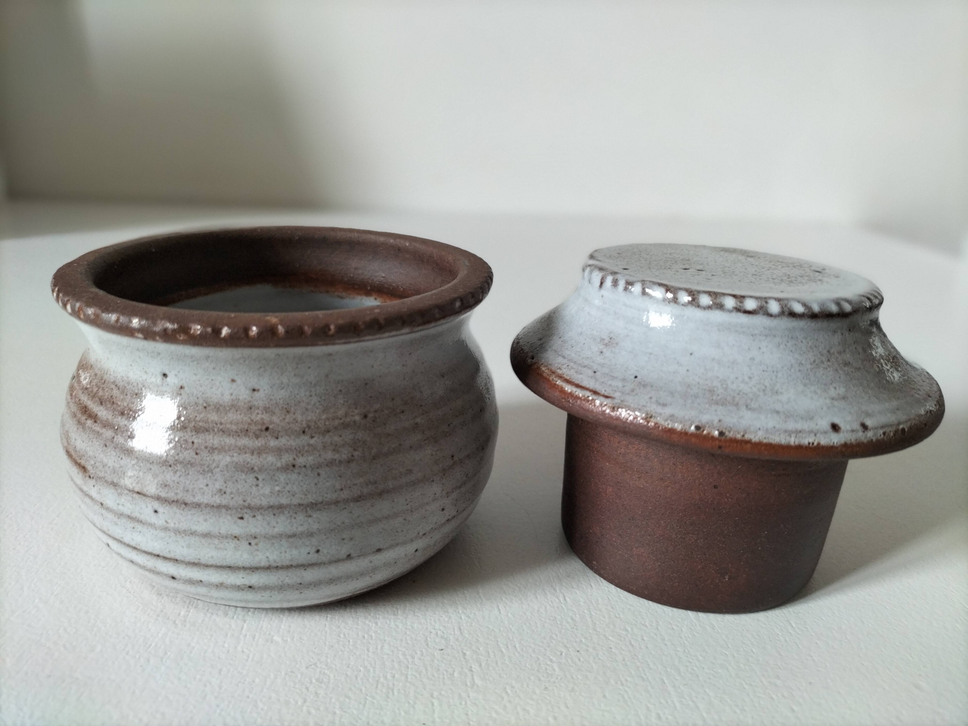 Small water butter dish in glazed stoneware in the Ratilly style.