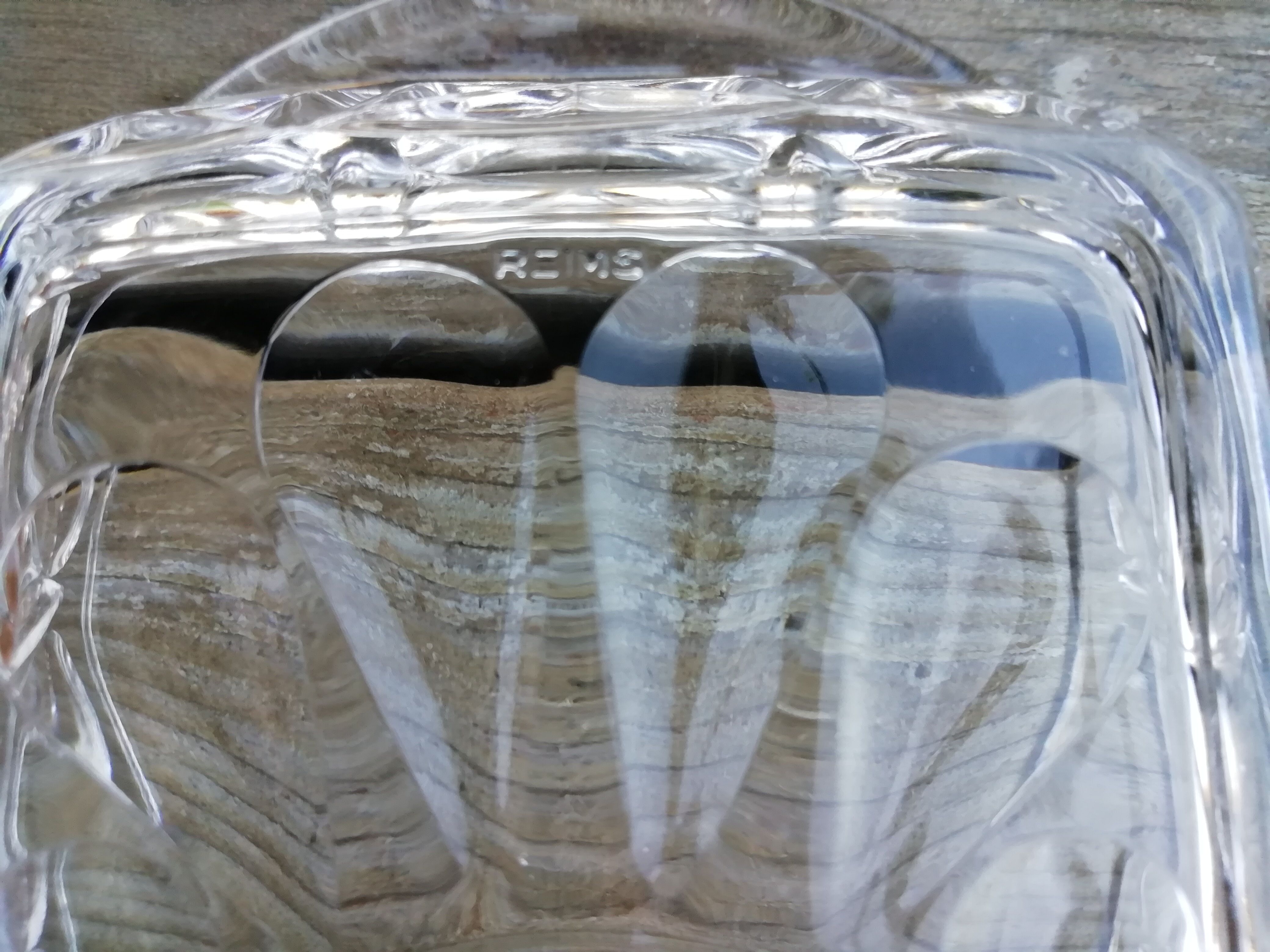 Beurrier en verre de Reims