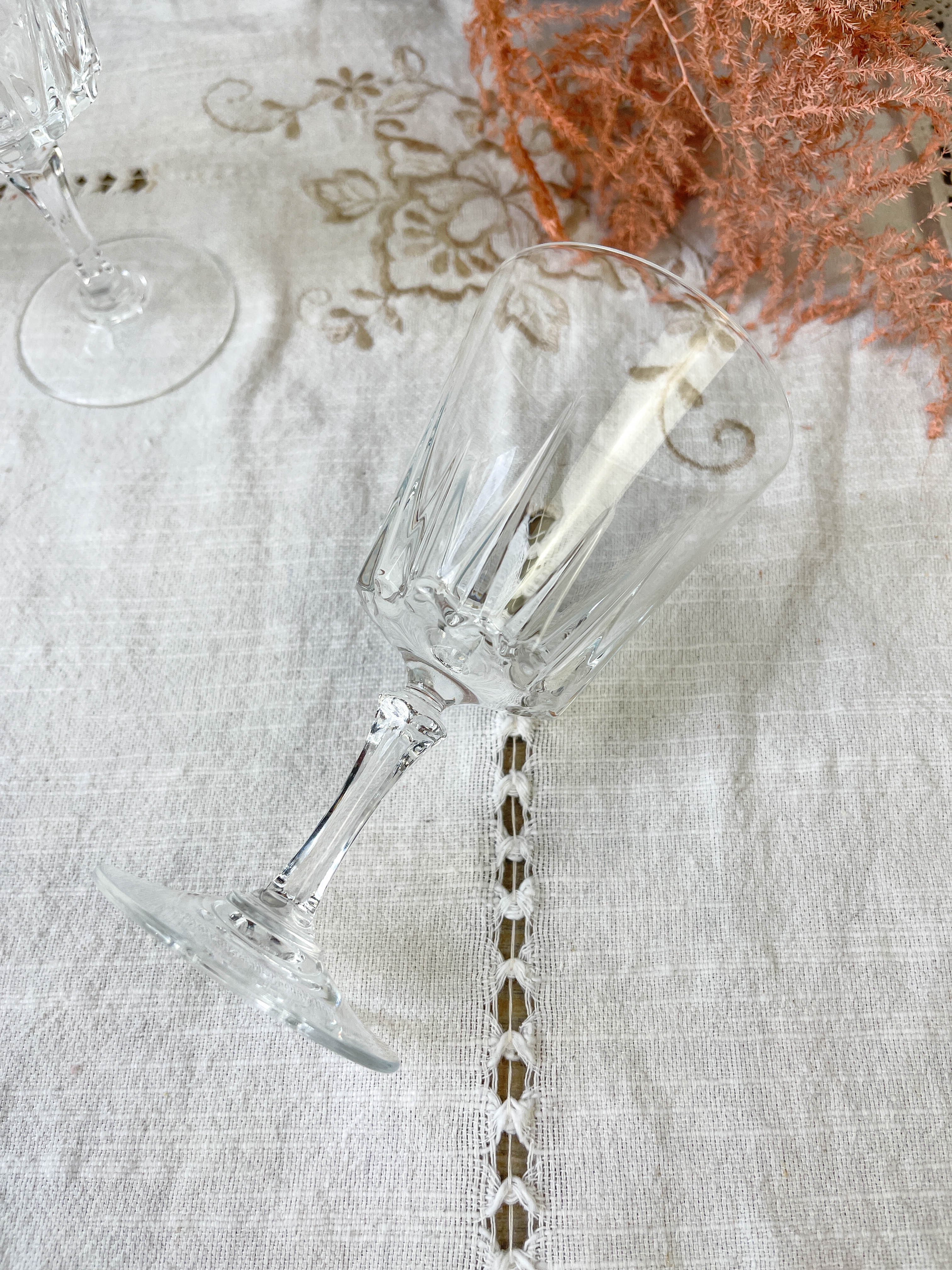 8 Crystal D'Arques red wine glasses model "VERSAILLES"