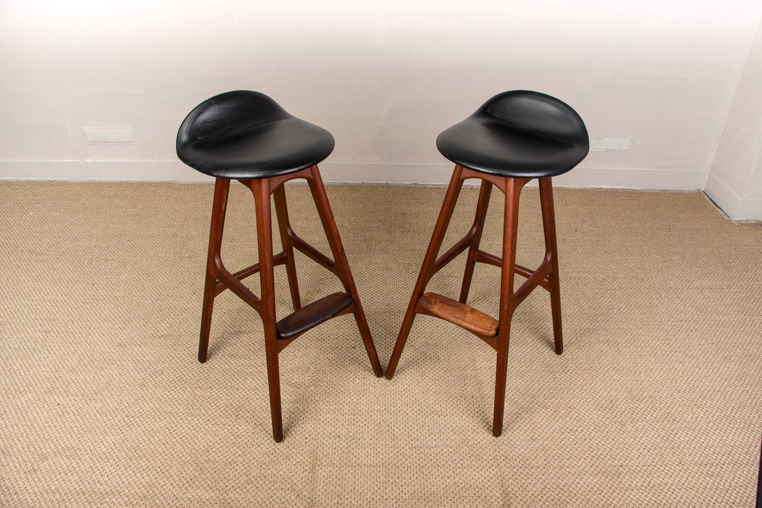 Pair of danish high stools in teak and black skaï model od61 by erik buch for oddense .