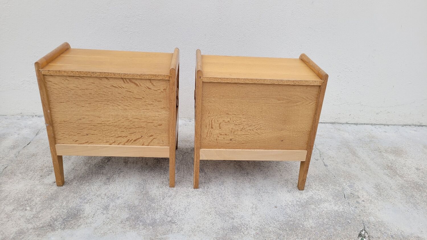 Paire de table de chevets Ateliers Saint sabin en chêne 1950