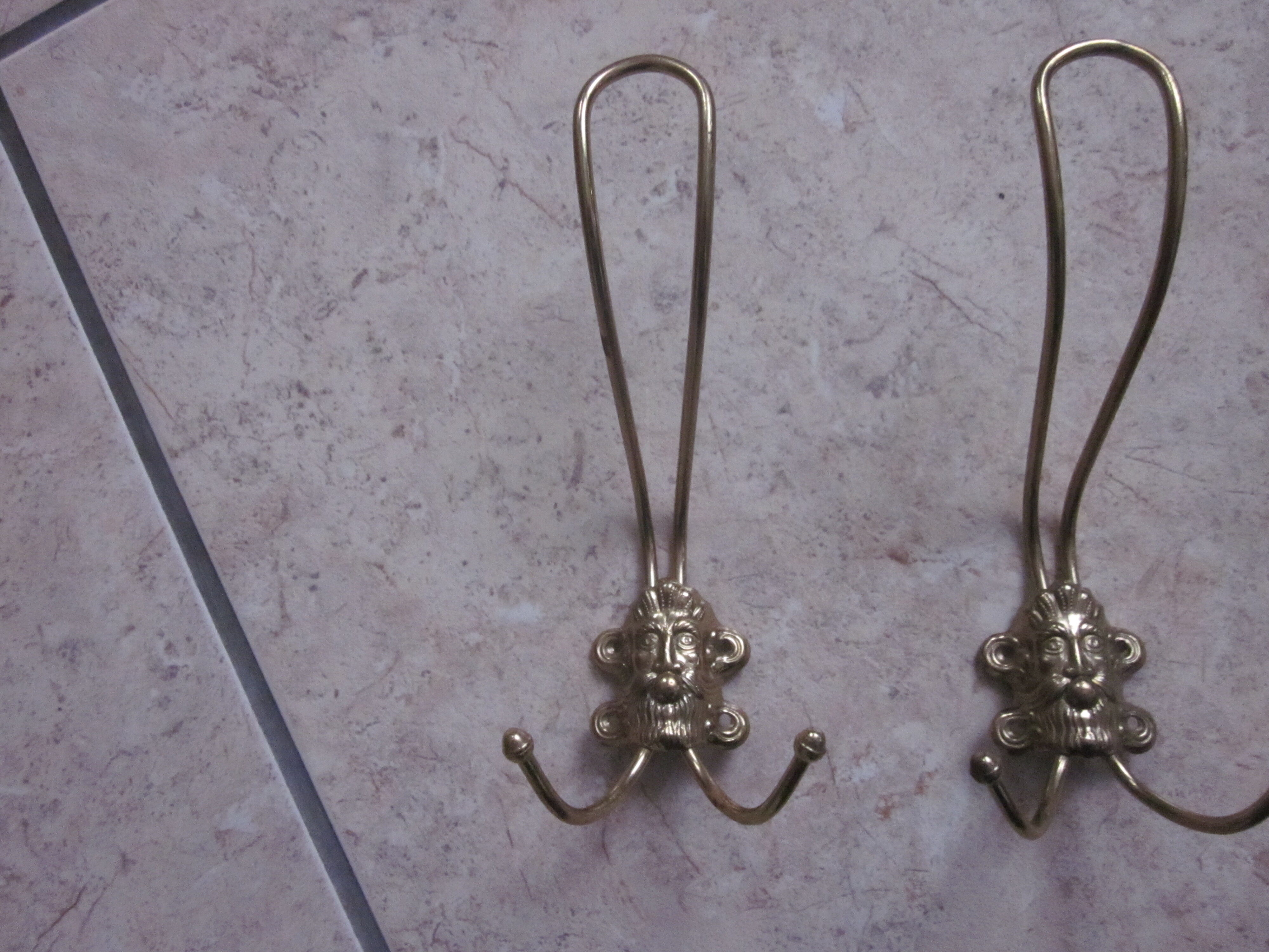 Lot de 4 patères ancienne en metal doré