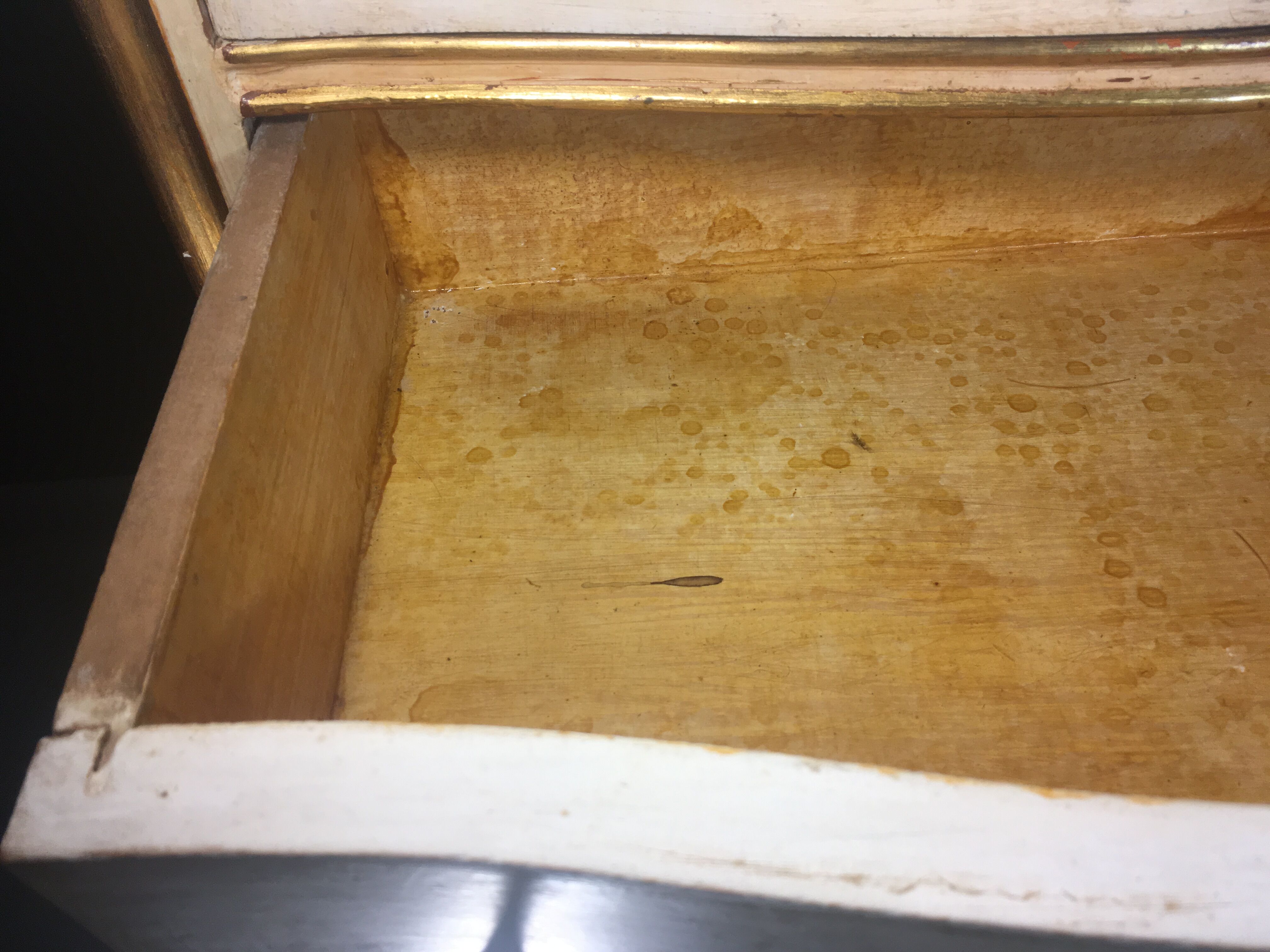 Skated dresser