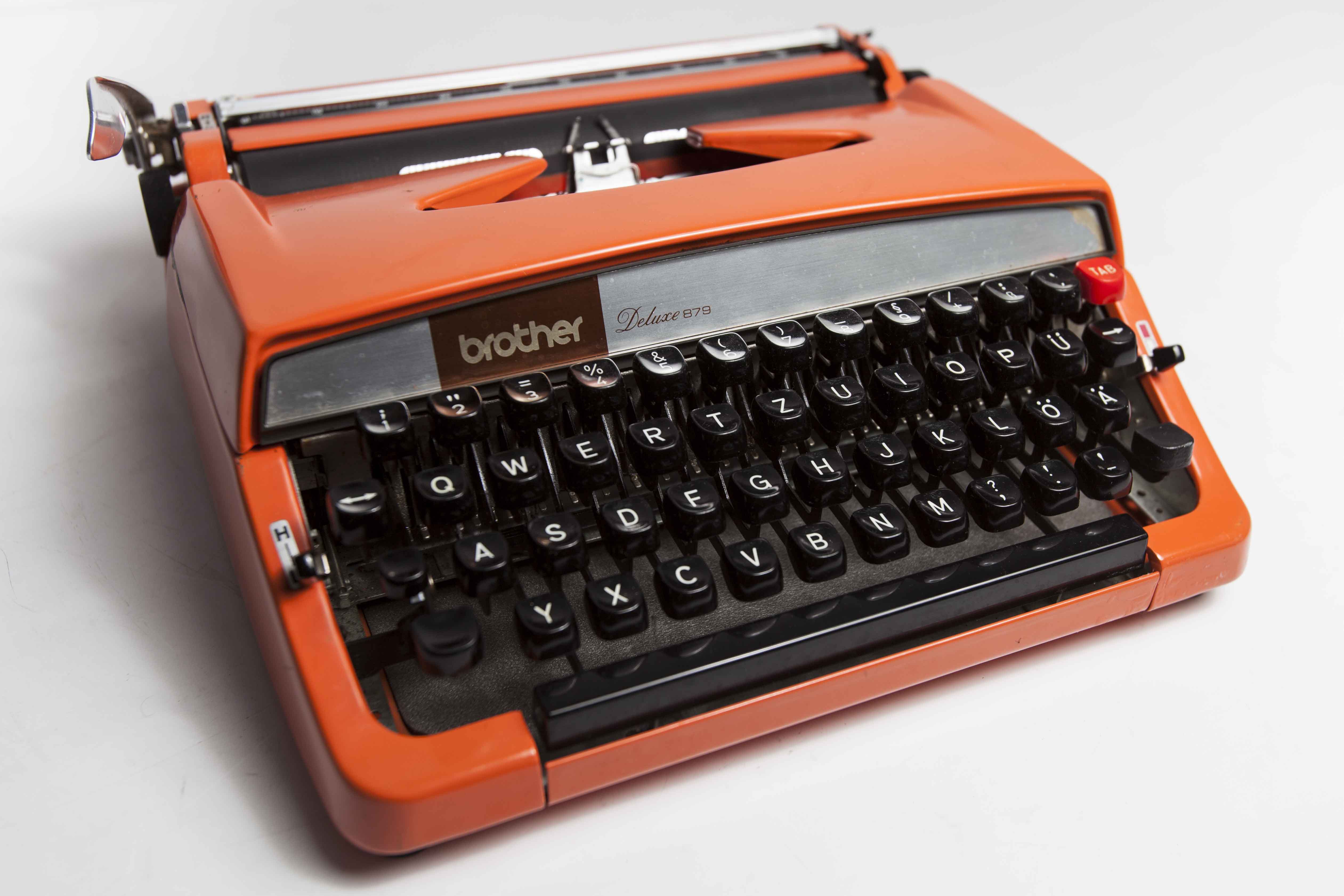 Machine à écrire brother de luxe 879 révisée et ruban neuf qwertz