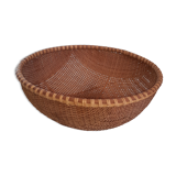 Rounded wicker basket.