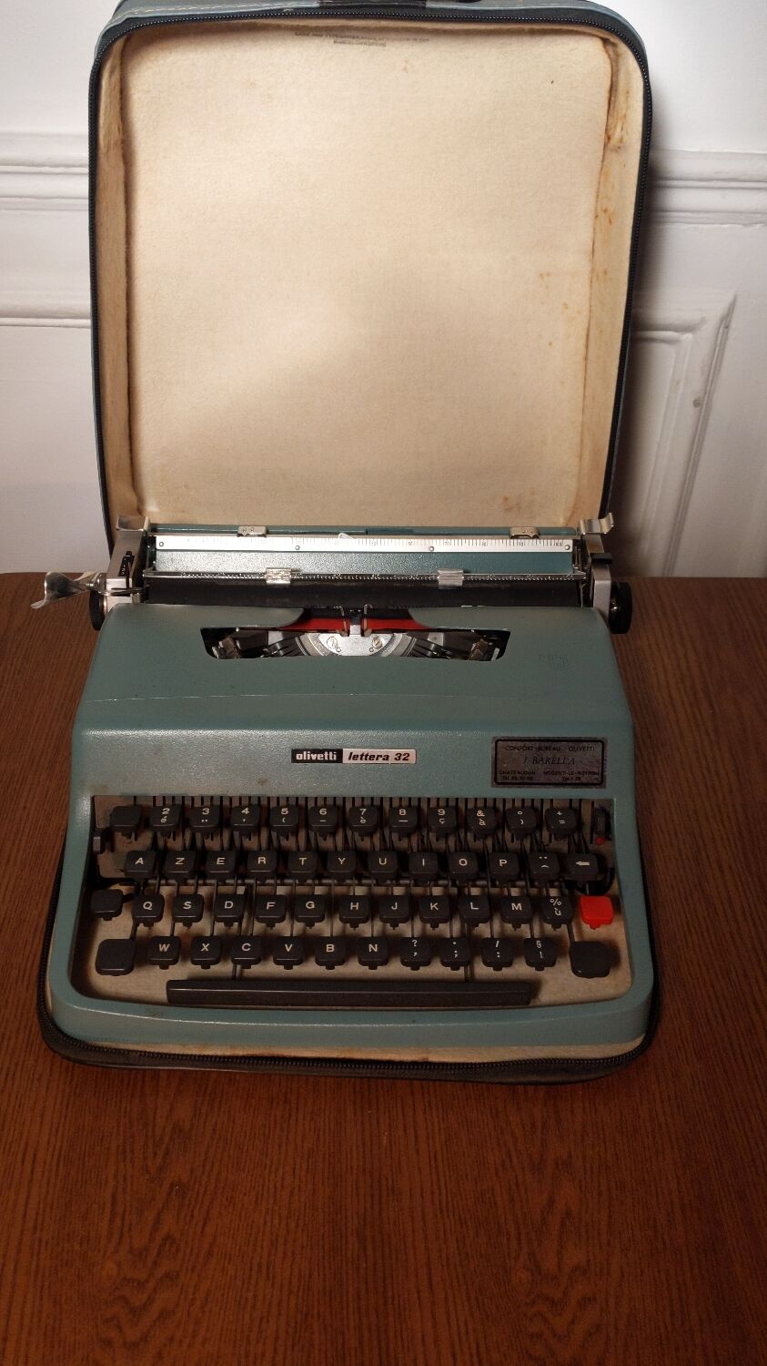 Olivetti Lettera 32 typewriter