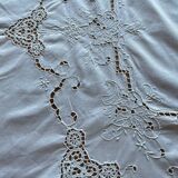Nappe ronde en coton brodé