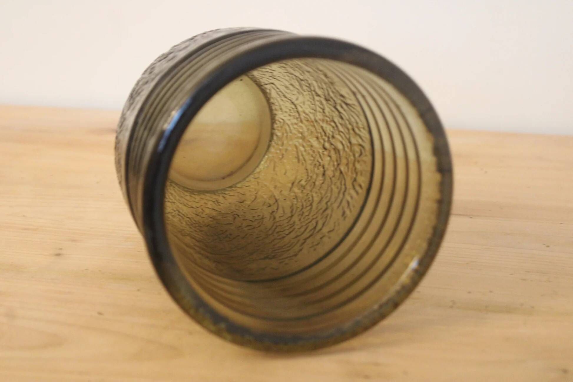 Vintage olive green smoked glass vase – Textured relief decoration – H19 cm