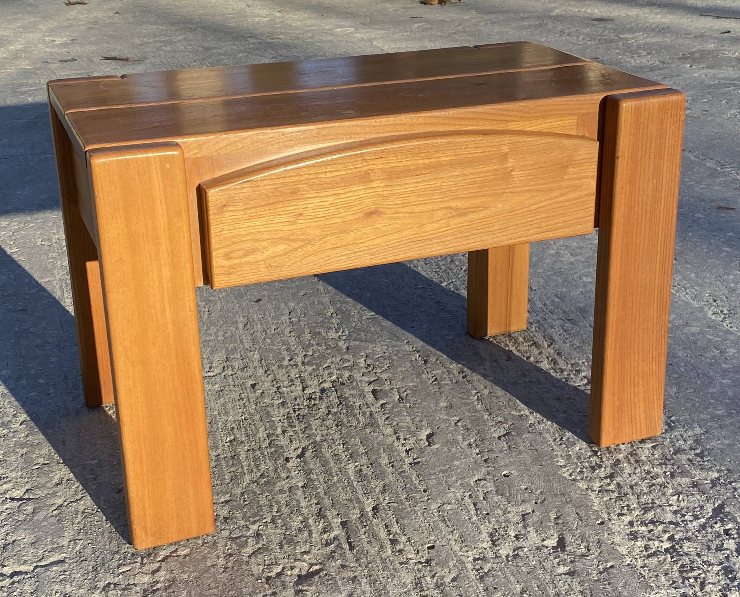 Regain / chapo Chevet en orme massif  1 tiroir en ceinture 1980 Signé