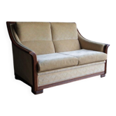 Canapé deux places Art déco en tissu beige avec cadre en bois orné brun foncé