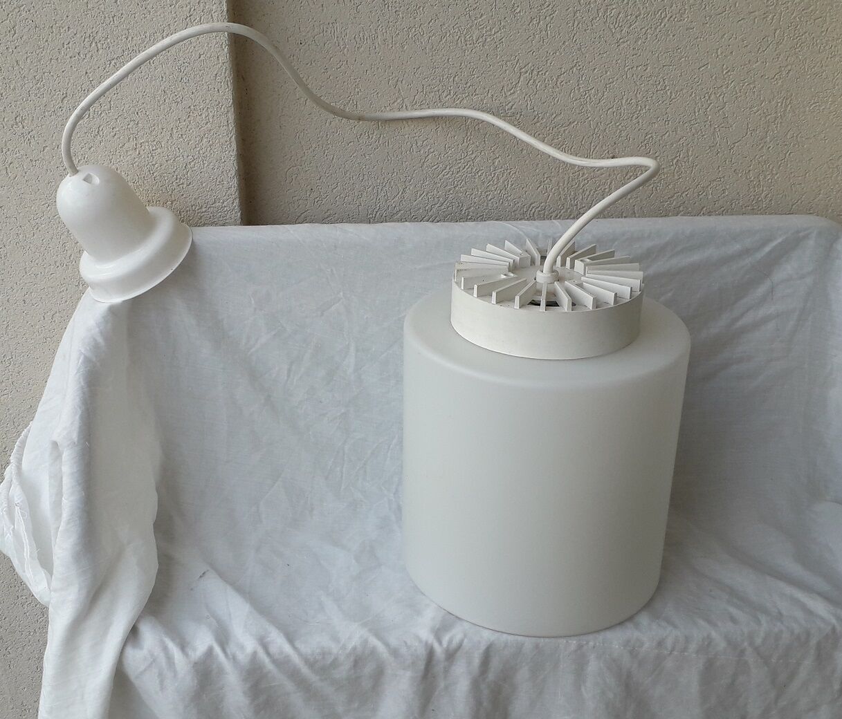 Suspension en opaline blanche Lita