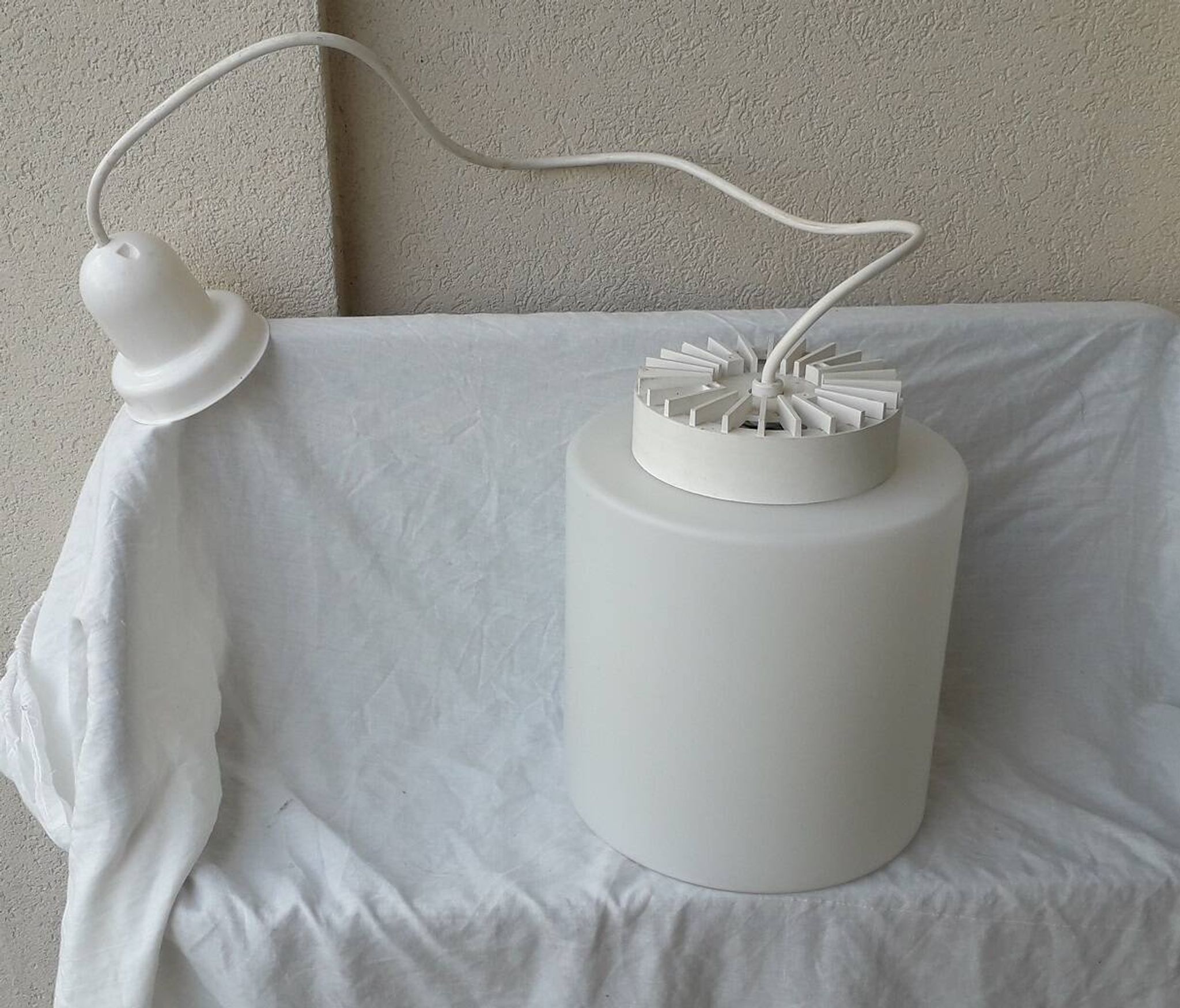 Suspension in white opaline Lita