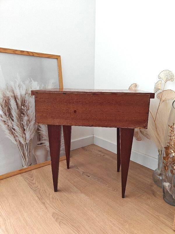 Bedside table / nightstand