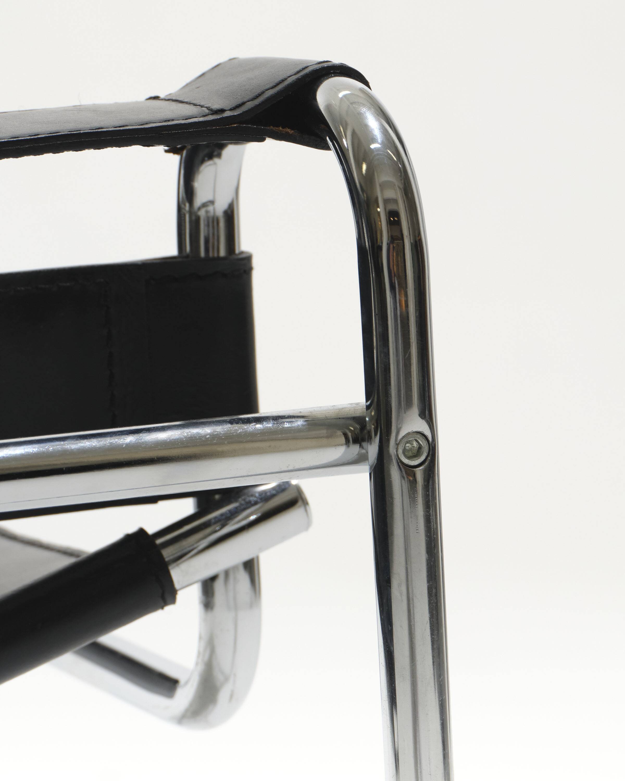 Wassily armchair in black leather, marcel breuer, 2000s