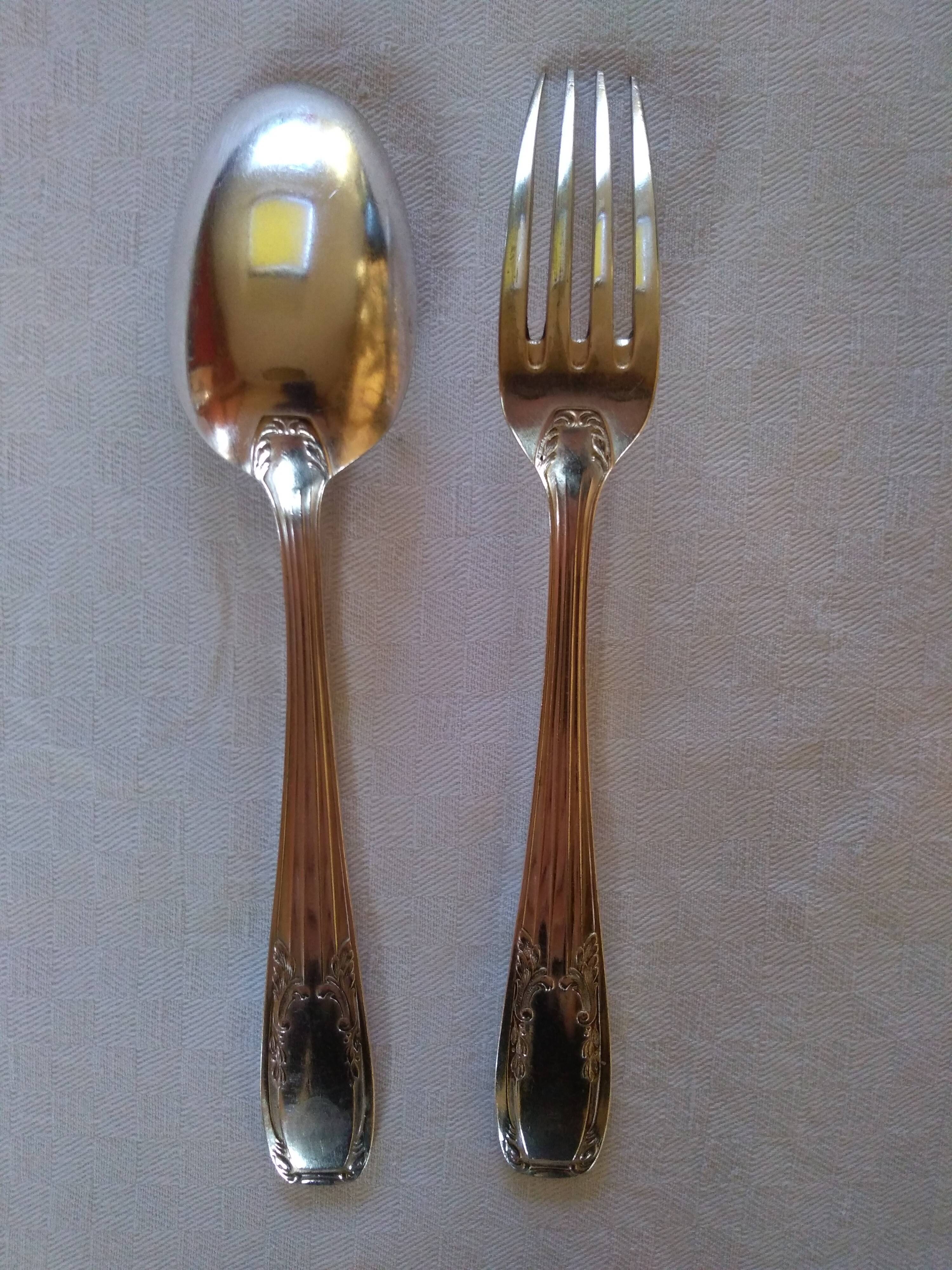 21-piece cutlery set