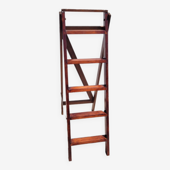 Painter's stepladder or folding ladder