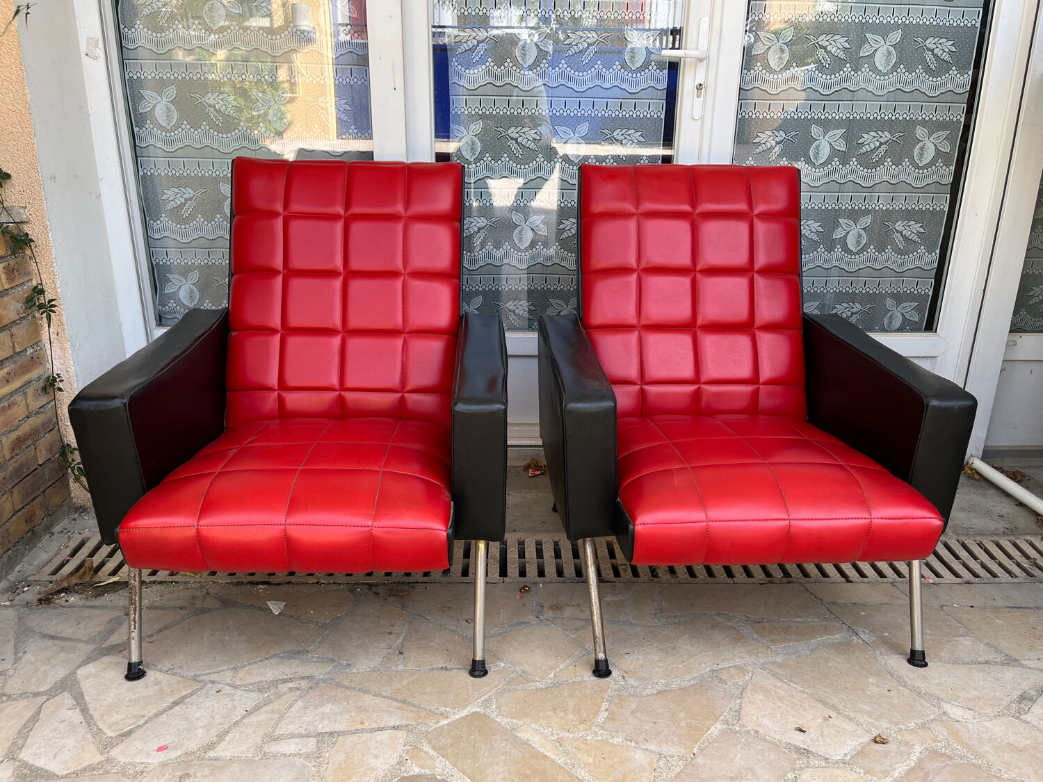 Pair of vintage armchairs in red and black Skai