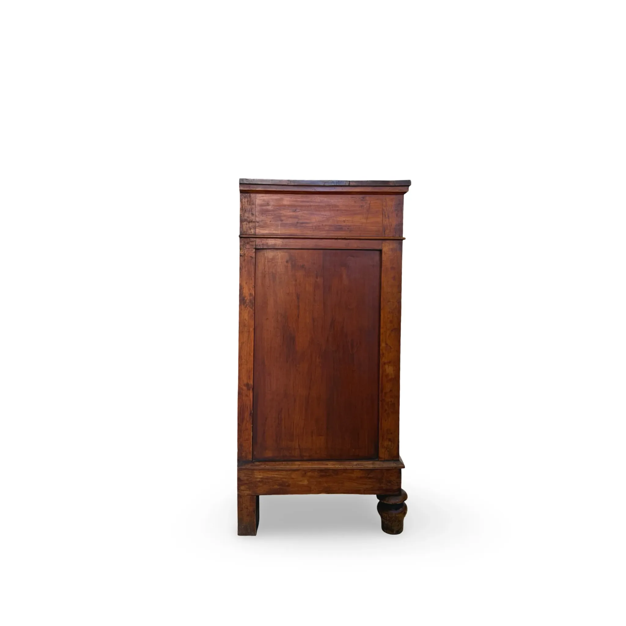 Antique Italian walnut chest of drawers dating to the late 19th centur
