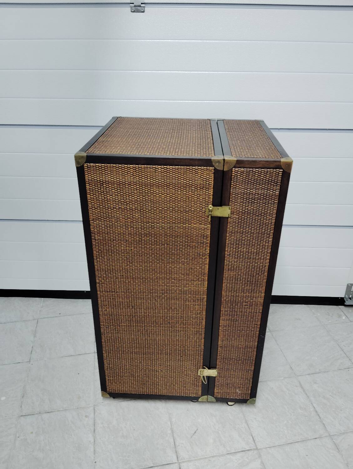 Wardrobe trunk on casters in mahogany and woven rattan.