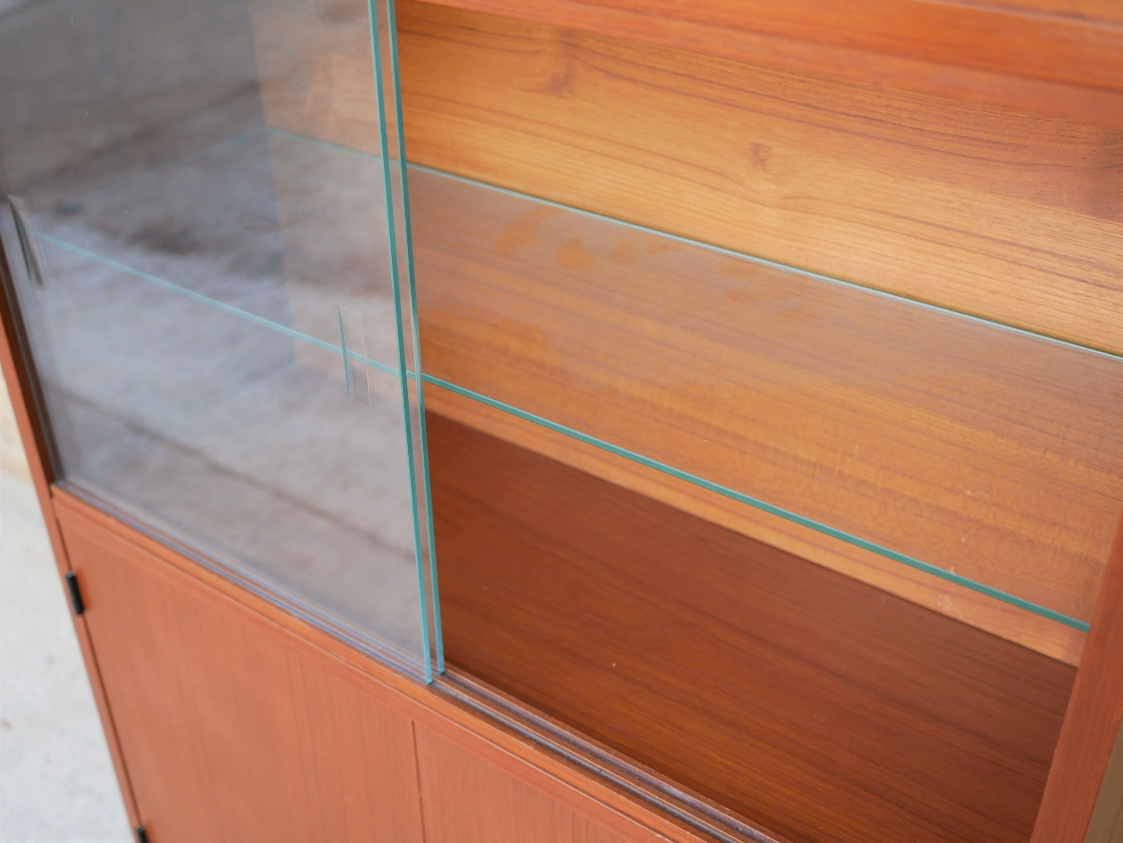 Library showcase by René-Jean Caillette for Charron editions