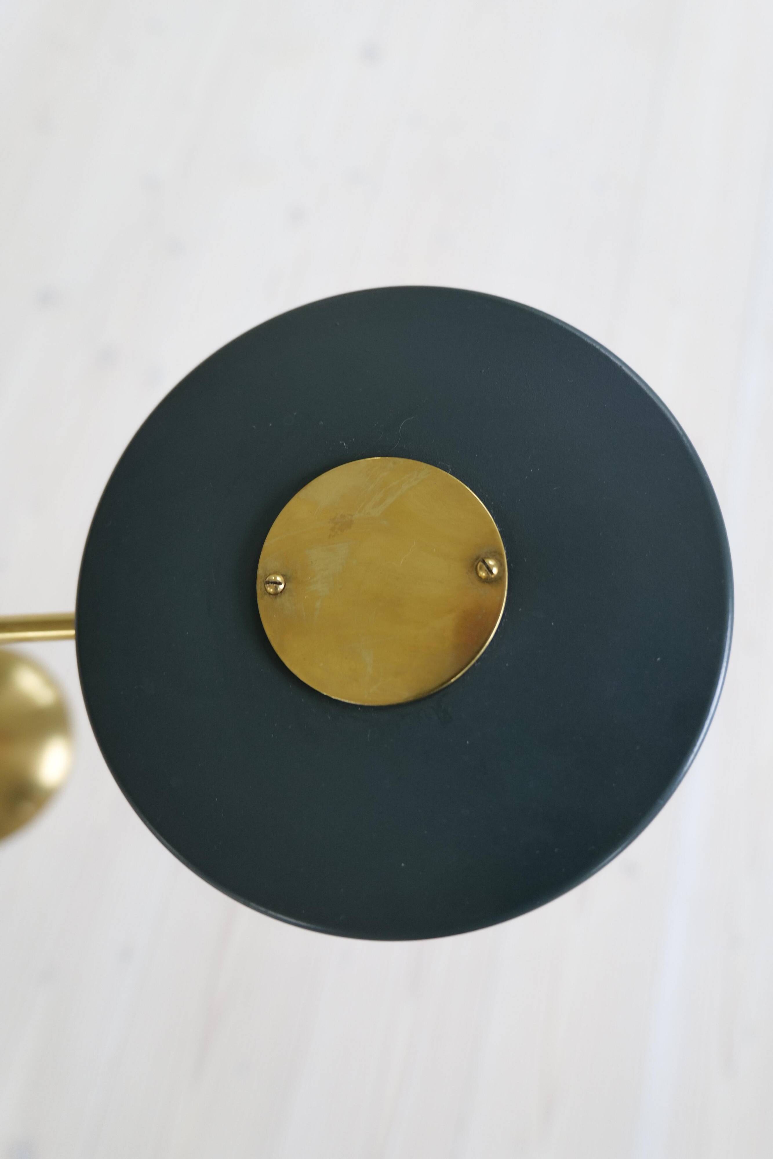 Mid-century modern table lamp in brass and walnut, rare by Einar Bäckström, Sweden.