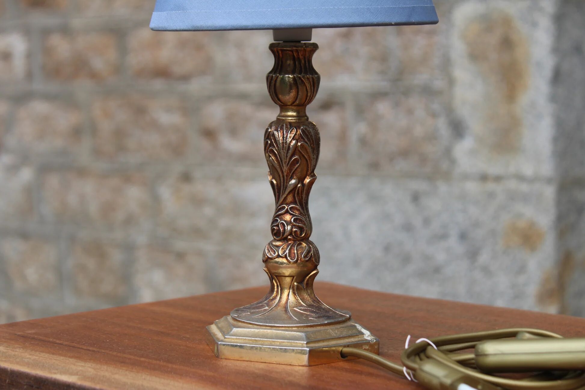 Vintage bedside lamp in gold metal – sculpted base and blue shade