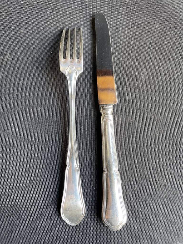 12 Forks and 12 cheese or dessert knives – Orfèvrerie Perrin Paris