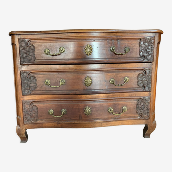 Walnut chest of drawers