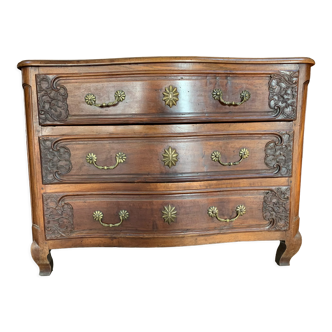 Walnut chest of drawers