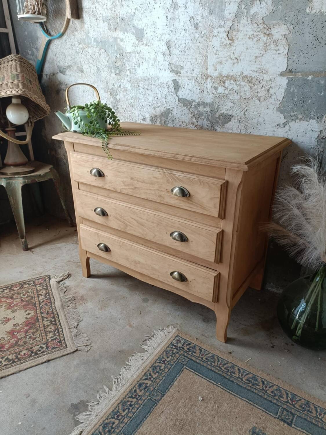 Wooden chest of drawers