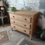 Wooden chest of drawers