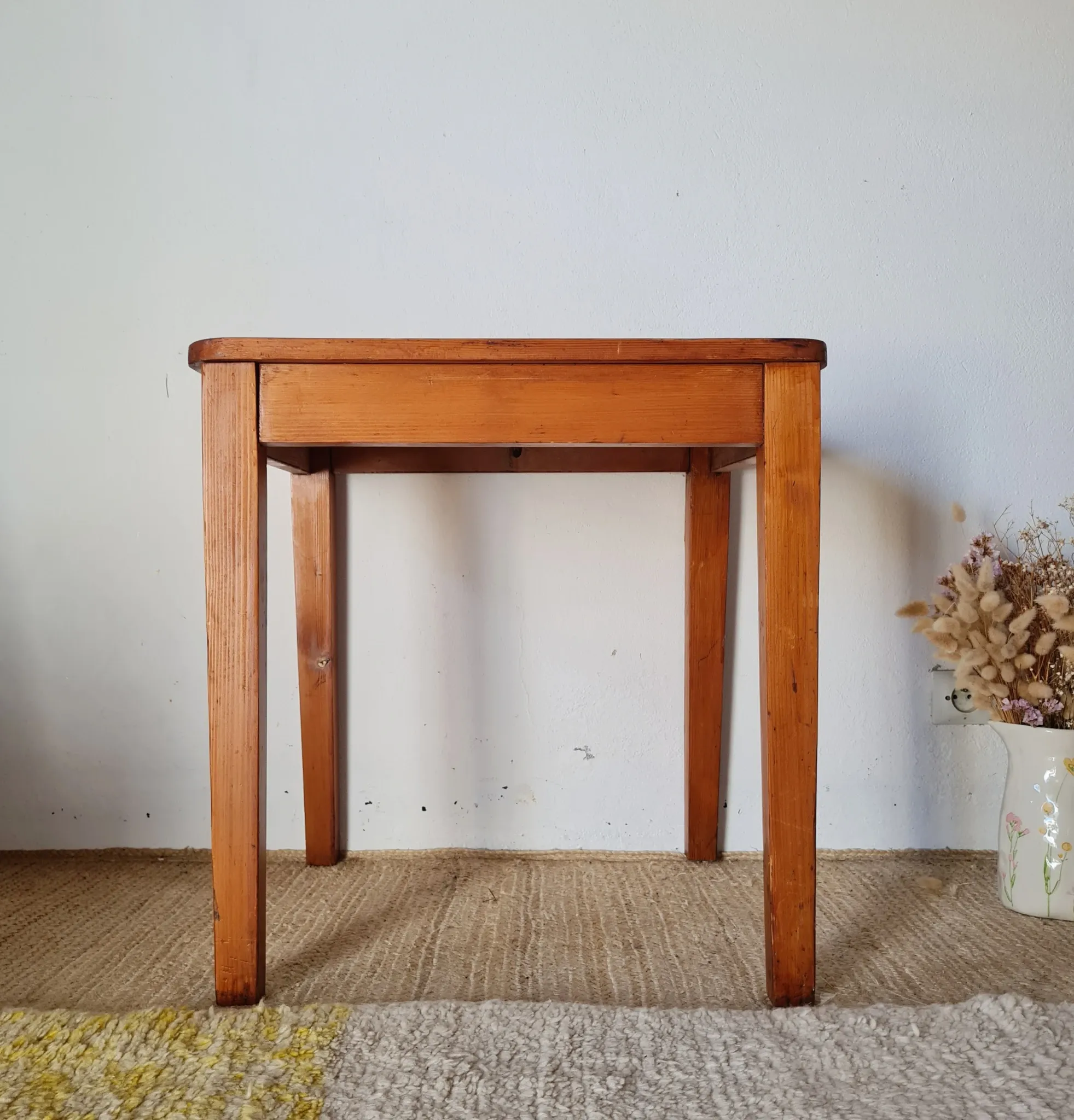 Petite table ou bout de canapé en bois