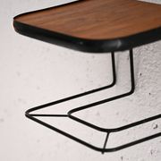 Table de nuit suspendue en teck et métal