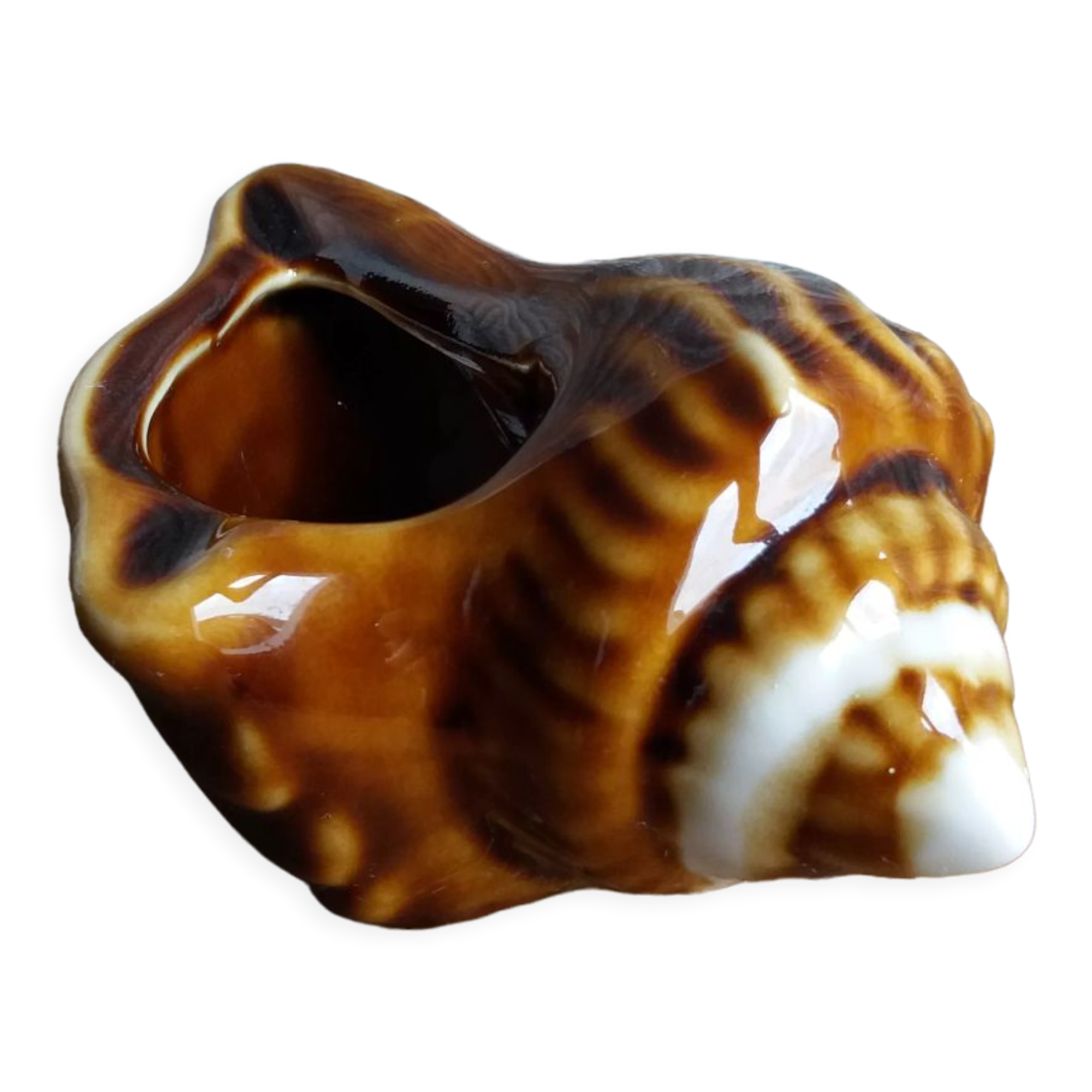 Ceramic shell ashtray