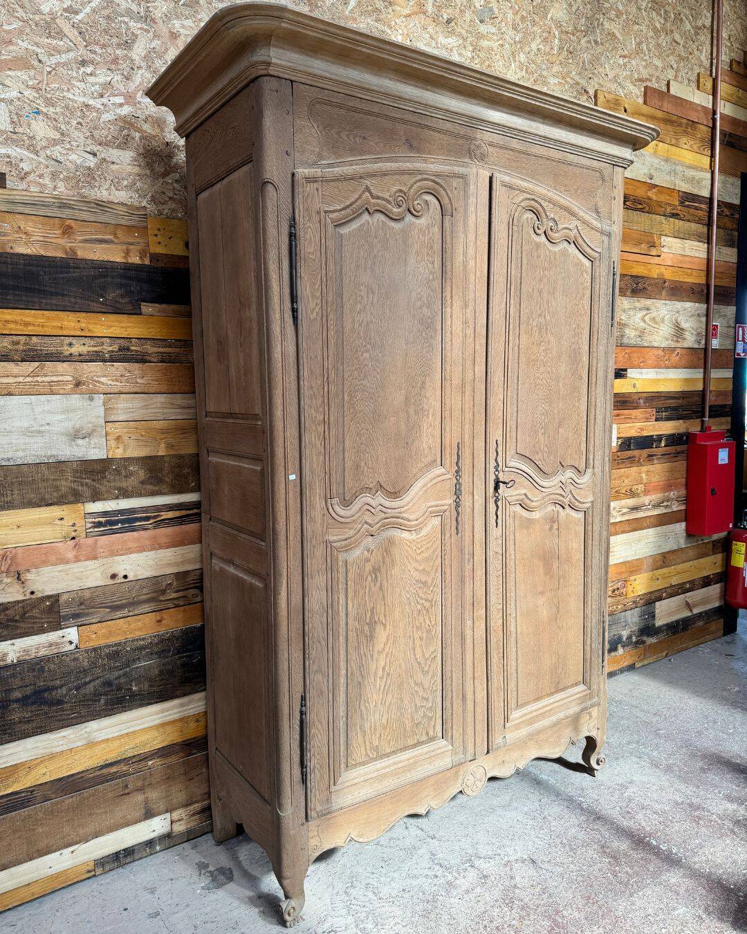 Armoire ancienne aérogommée