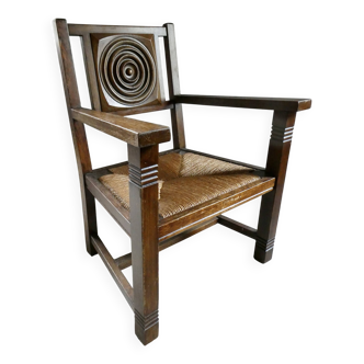 Fauteuil chauffeuse en bois massif sculpté et assise paillée