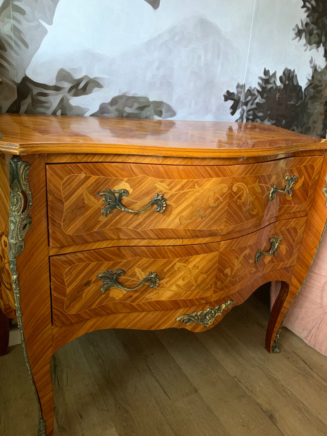 Commode galbée style Louis XV