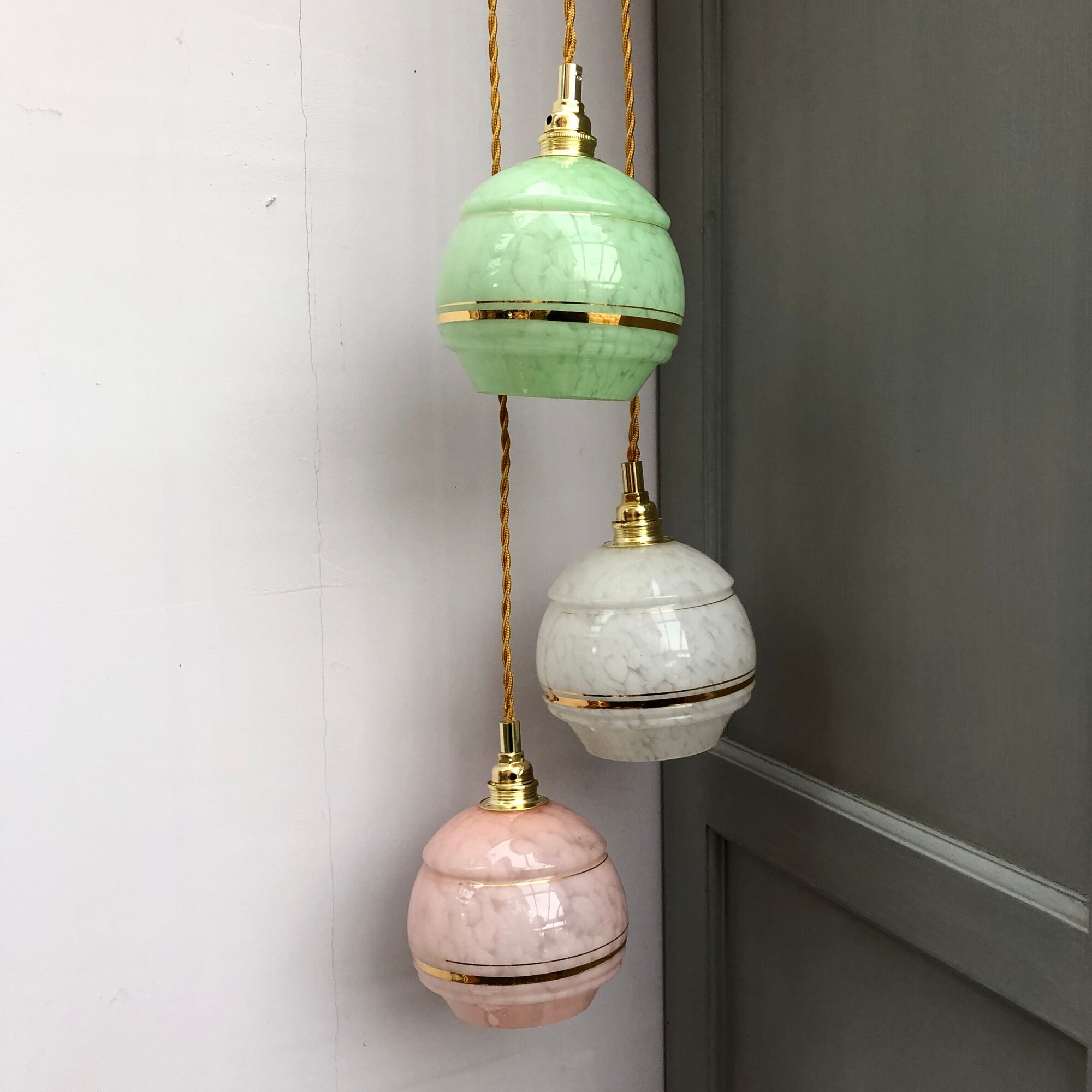 Suspension cascade three lights vintage globes in clichy glass pink white and green