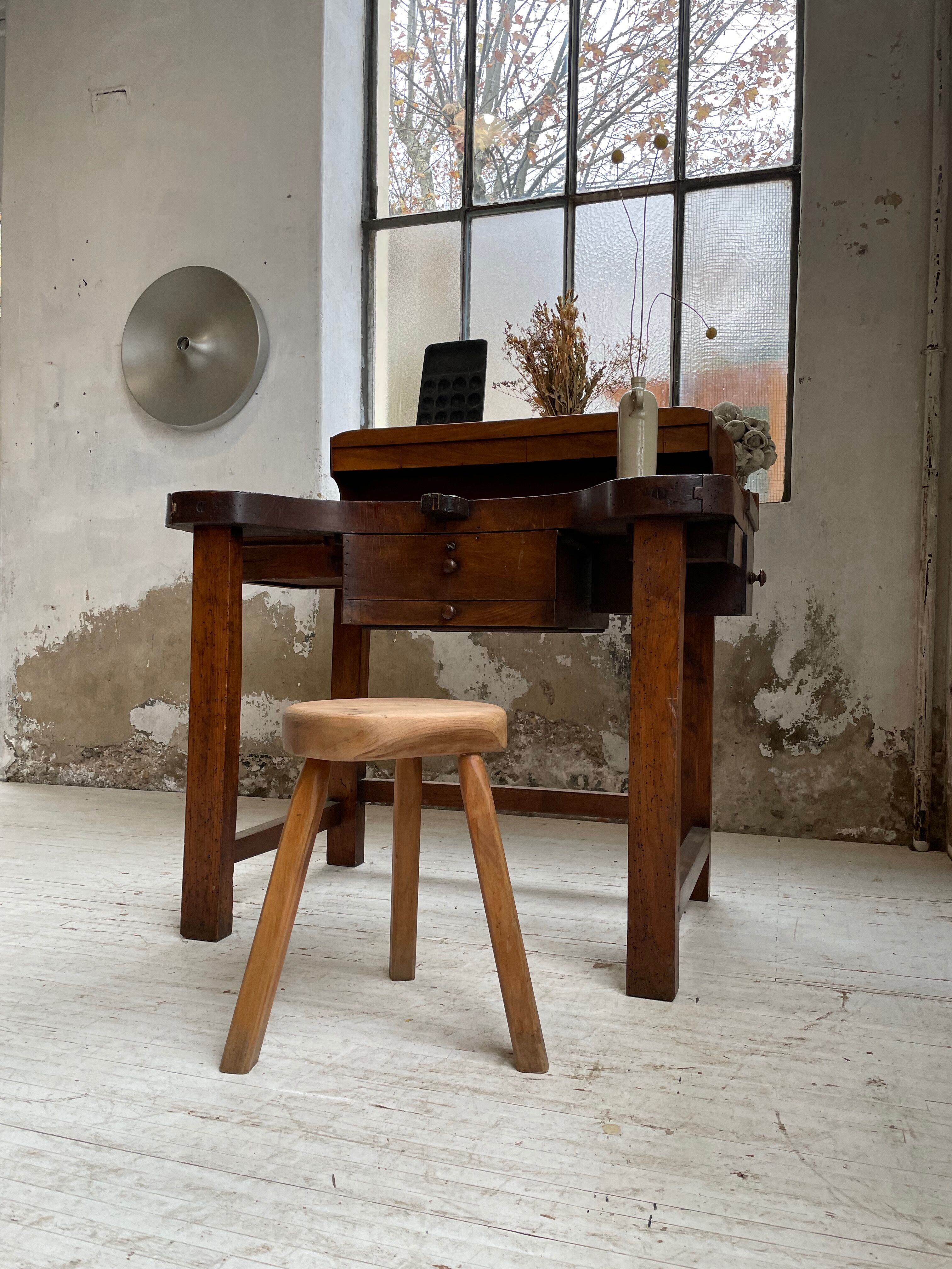 Establishment of jeweler XIXth oak