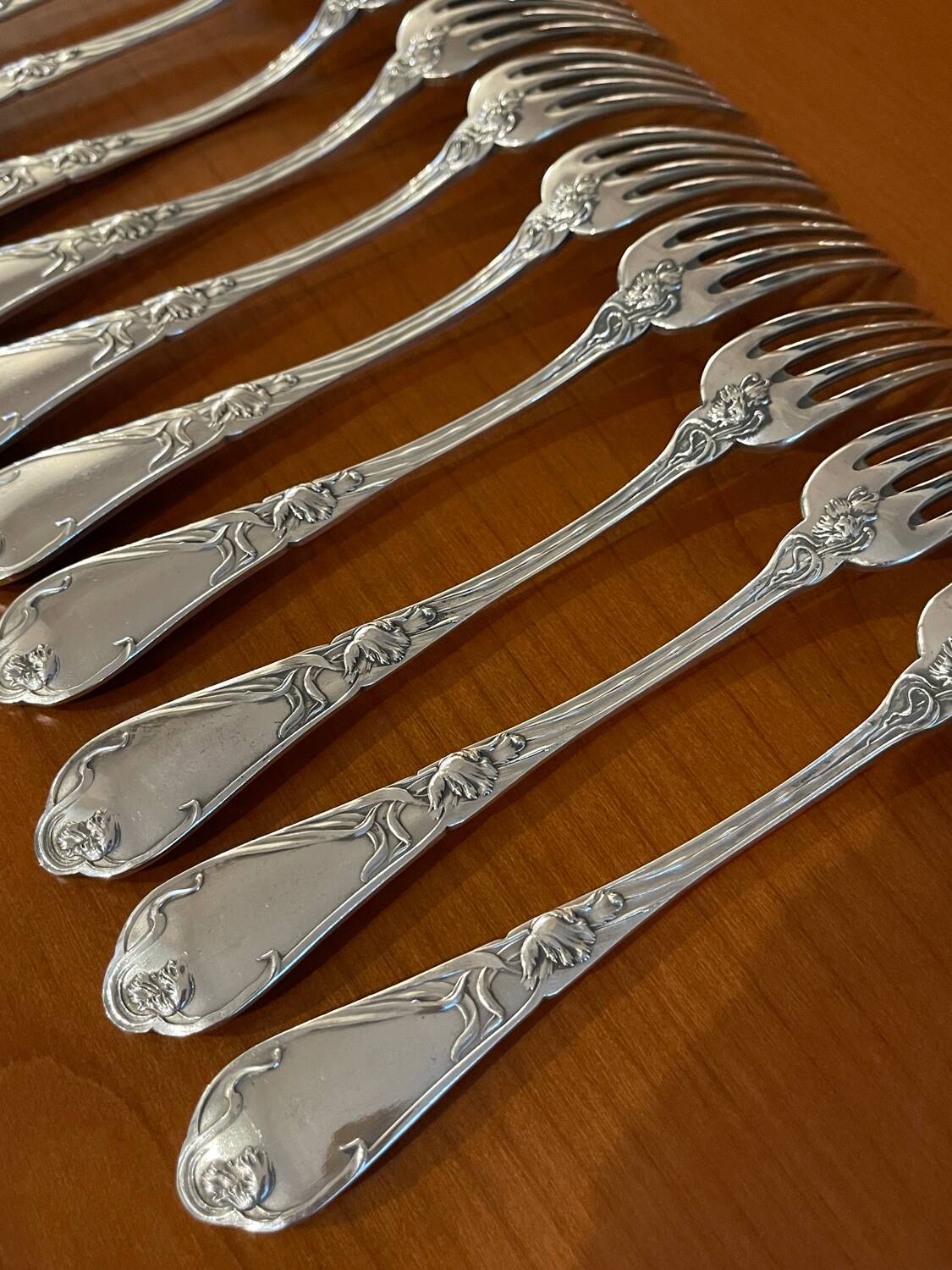 Art nouveau decor of iris 25 pieces
