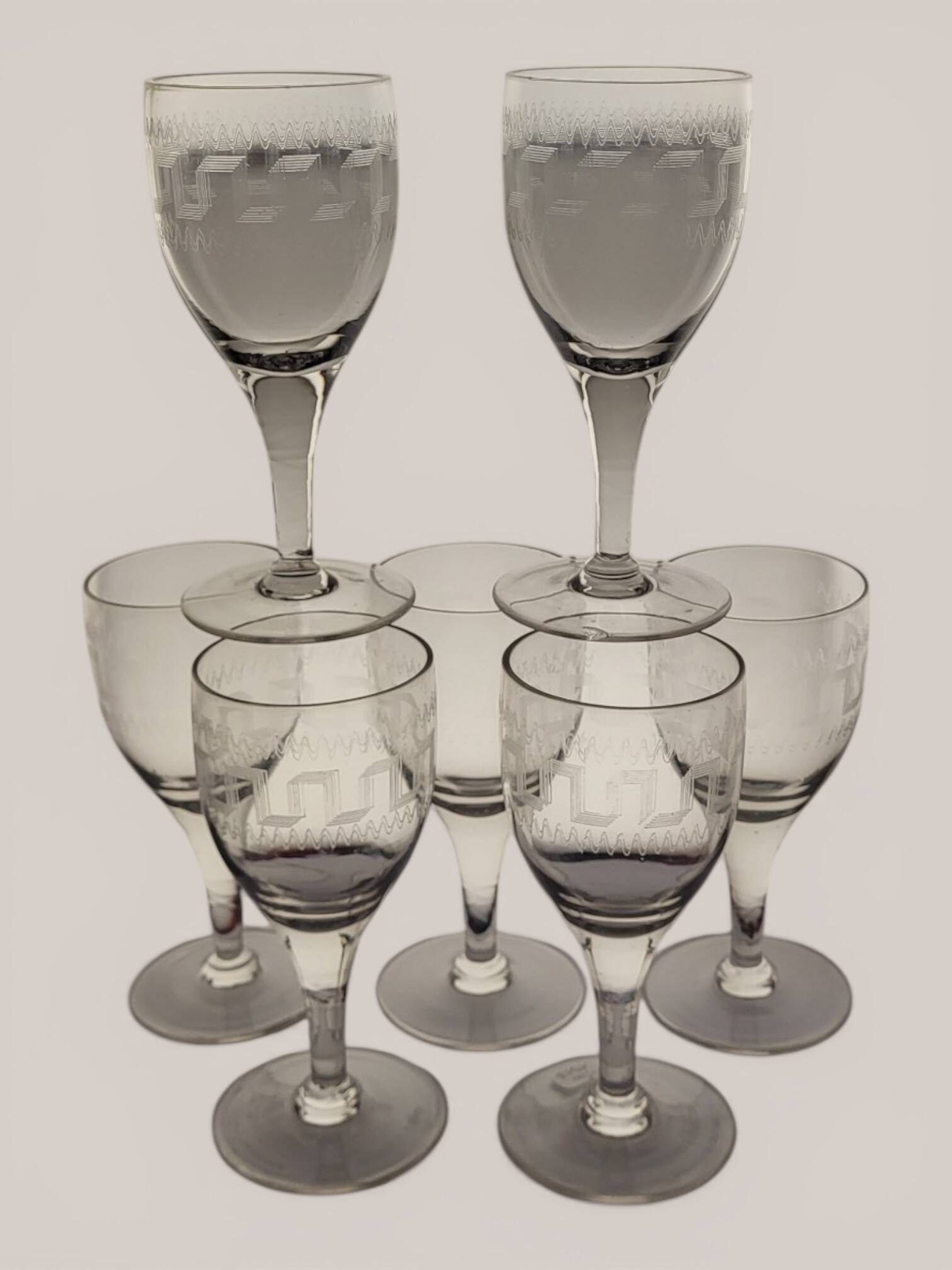 7 wine glasses with Greek decoration / glass. Height 16.5 cm. Diameter at the rim.