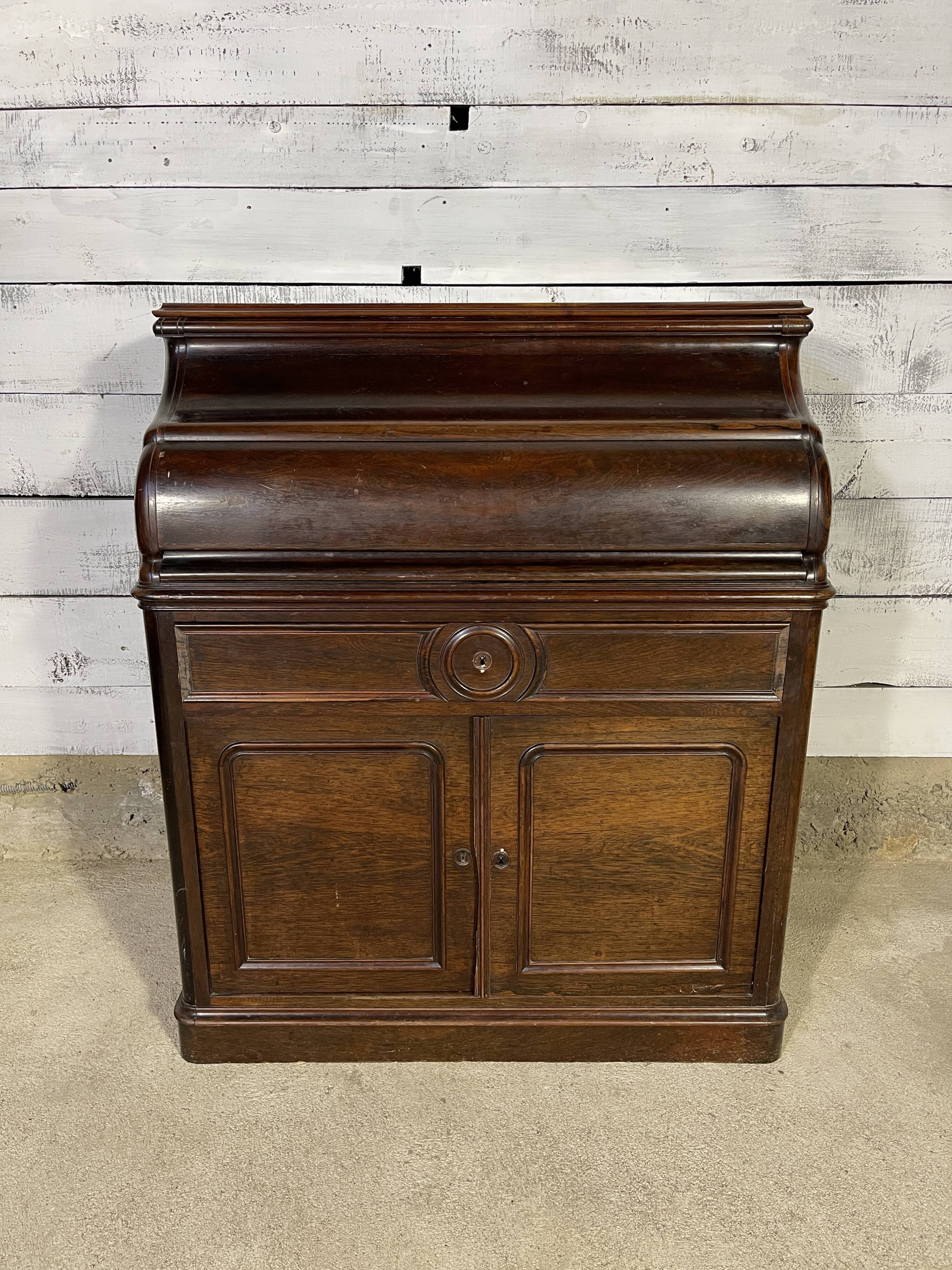 Railway chest of drawers